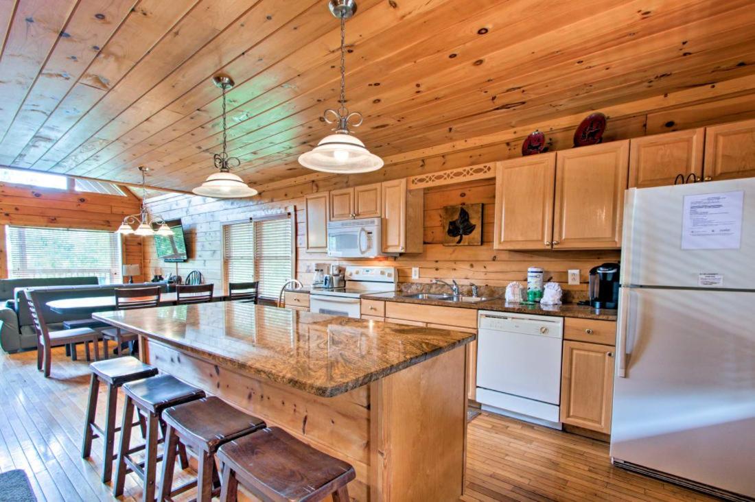 Mountaintop Manor by Eden Crest view 5