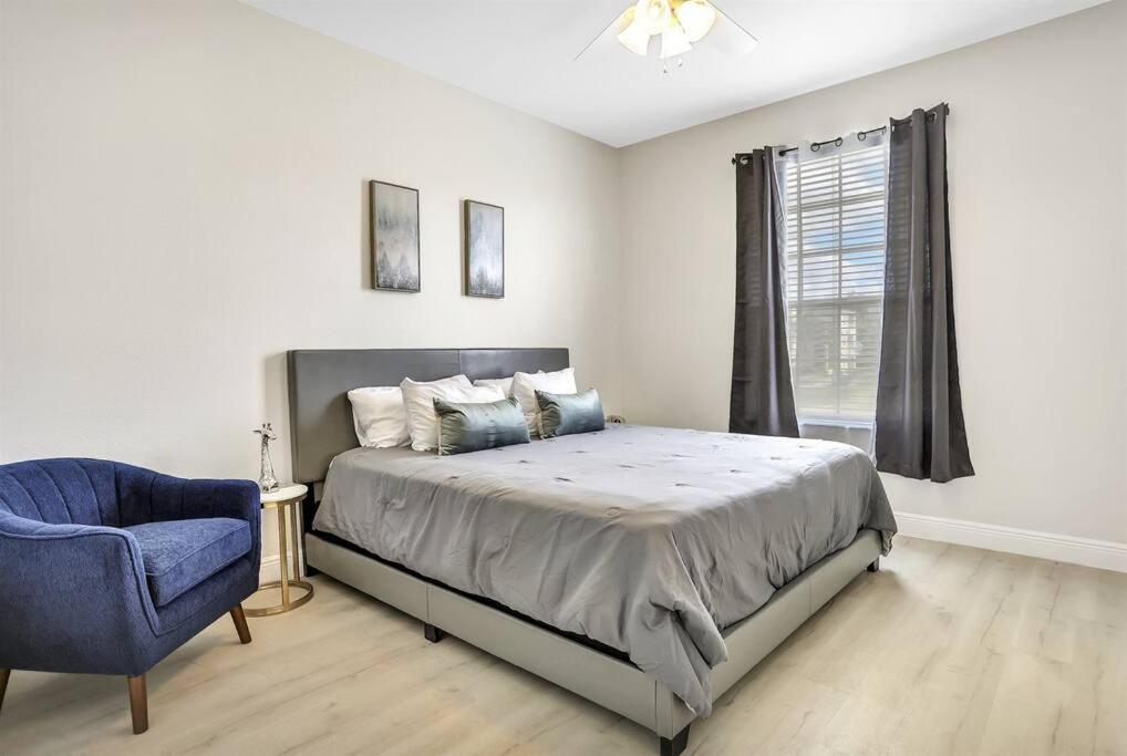 25% Off Stylish Disney Condo Near Parks PoolArcade view 3