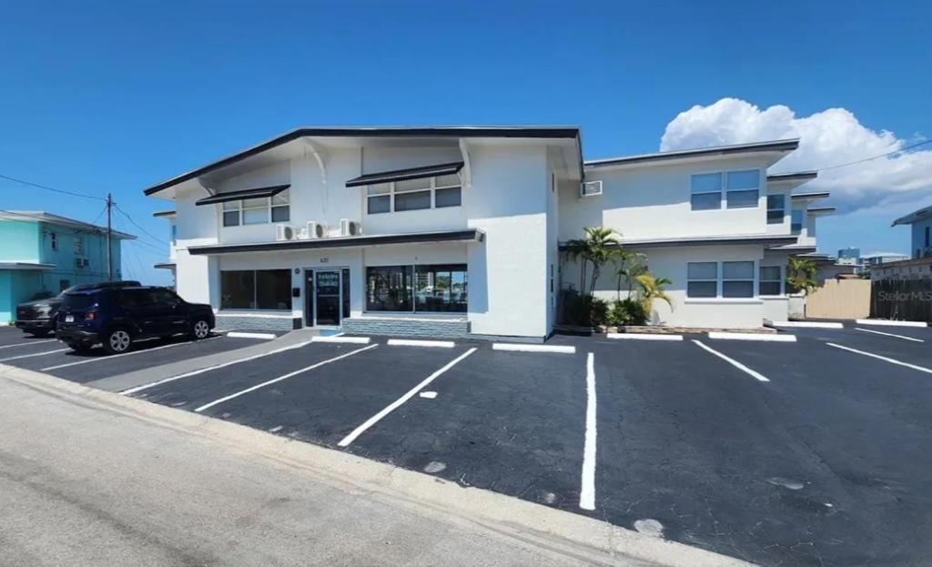 Hotel By the Beach Rentals - Image 1