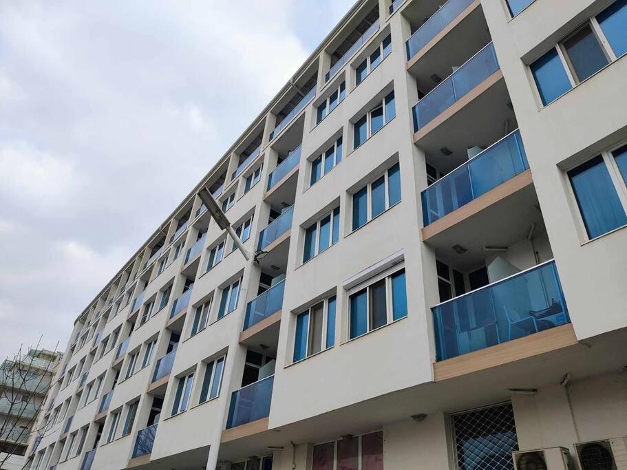 Azure Box Apartment