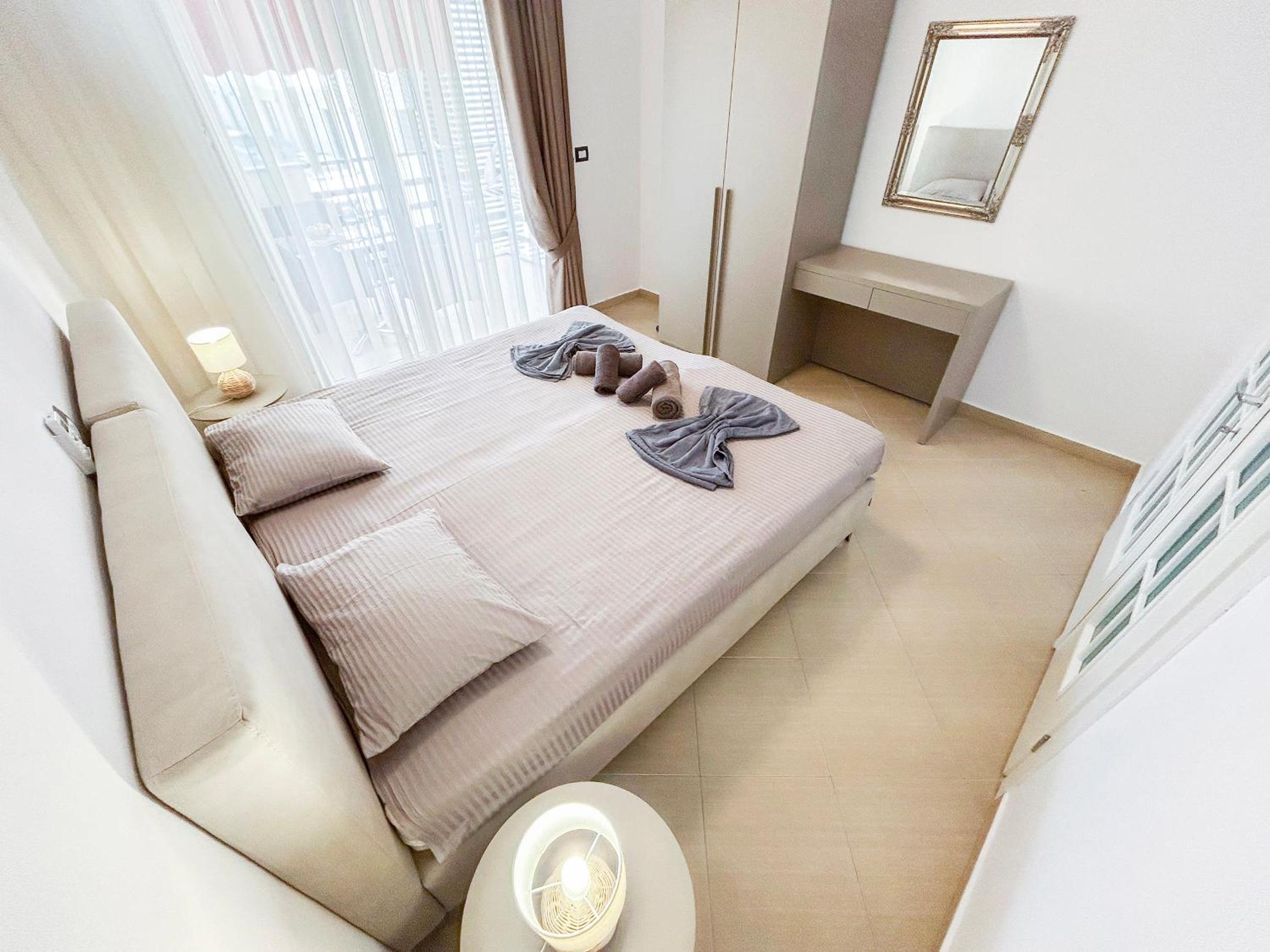 Two bedrooms, Top Location 972