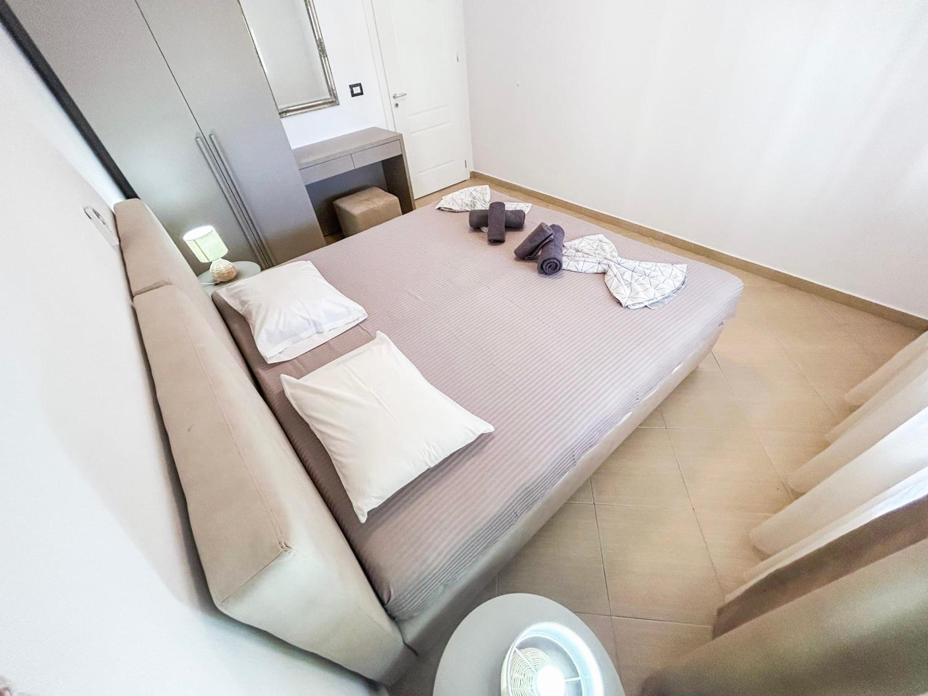 Two bedrooms, Top Location 972
