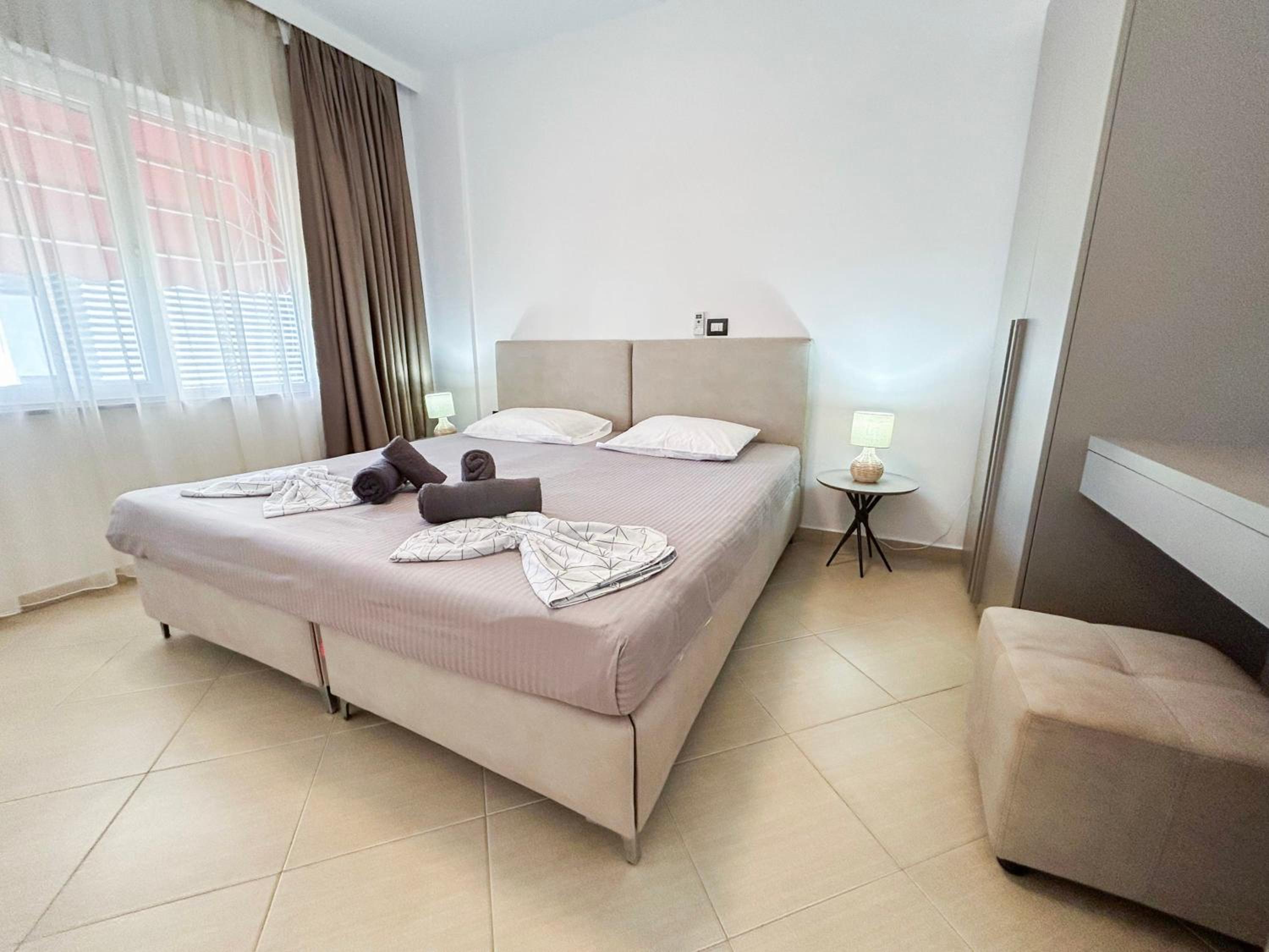 Two bedrooms, Top Location 972