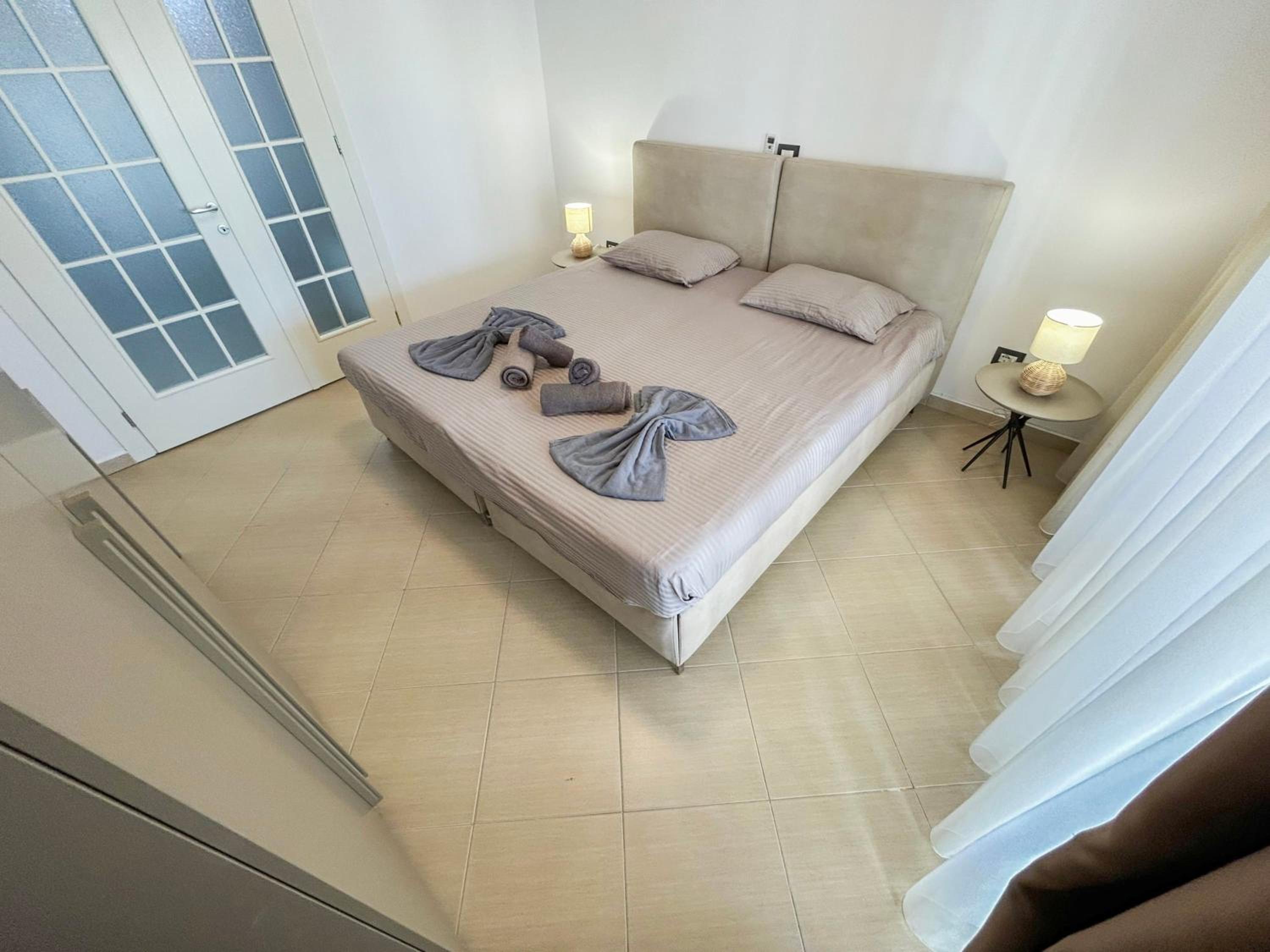 Two bedrooms, Top Location 972