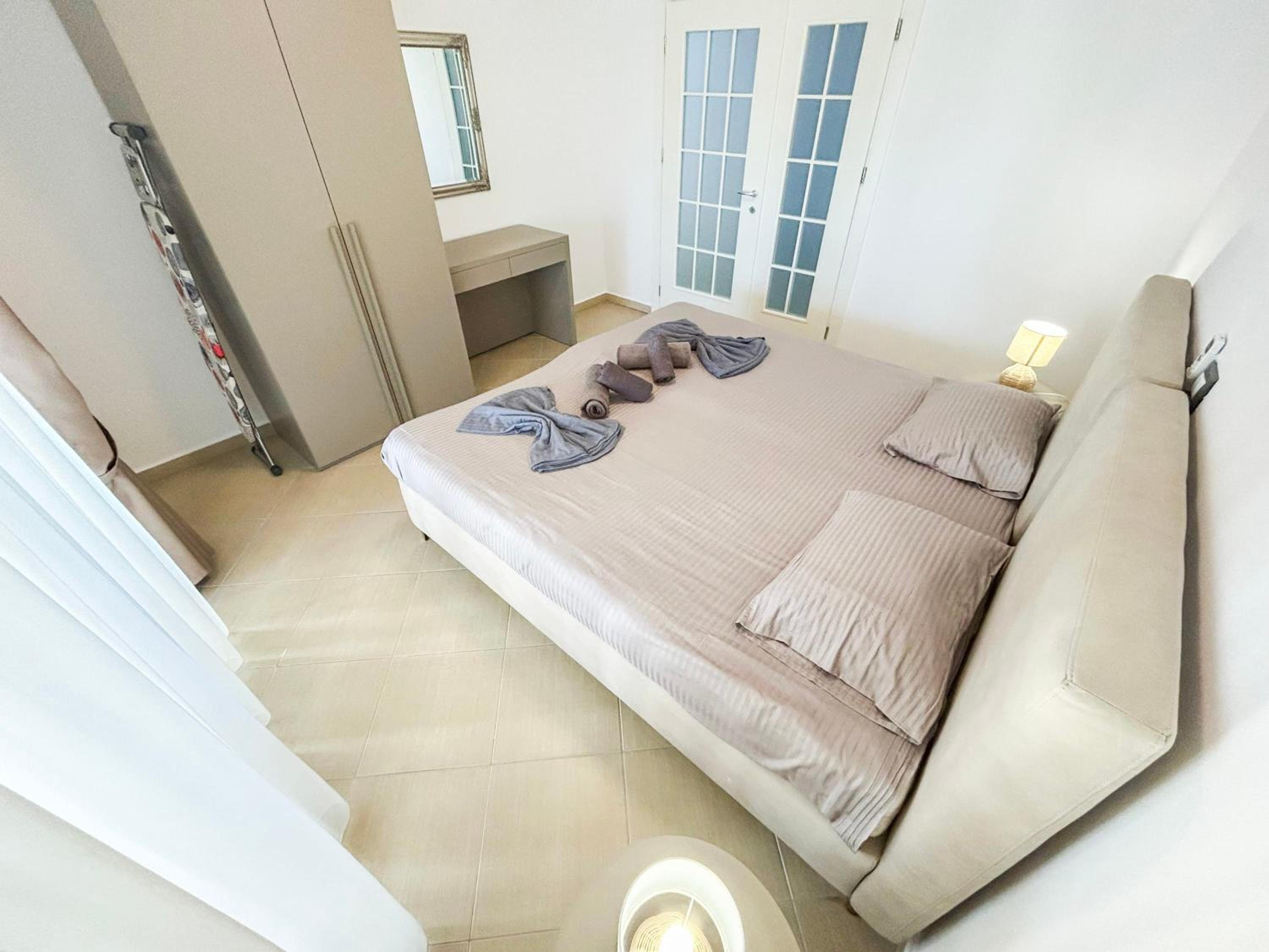 Two bedrooms, Top Location 972