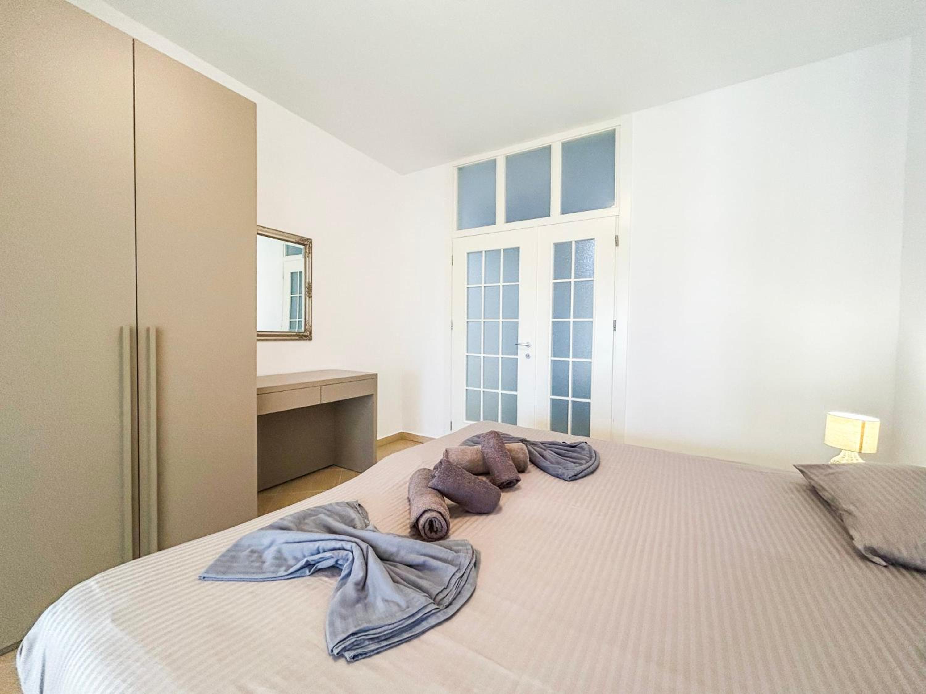 Two bedrooms, Top Location 972