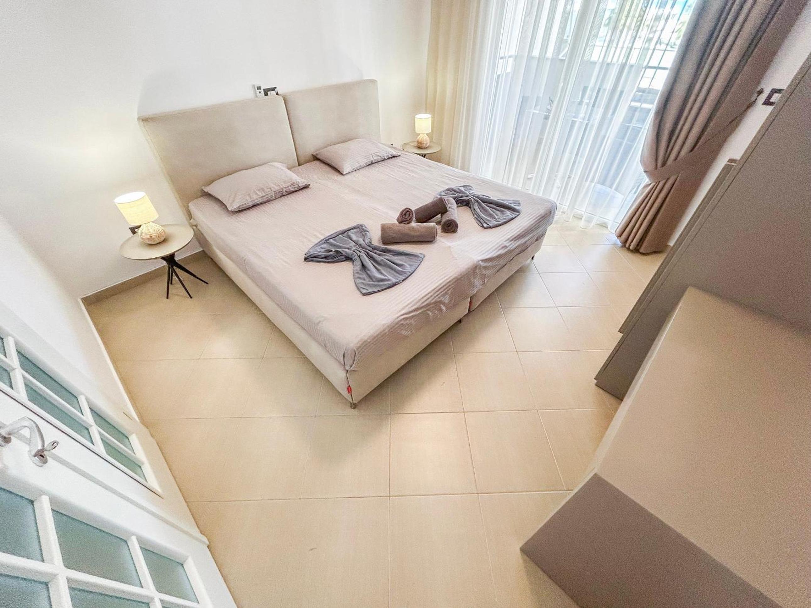 Two bedrooms, Top Location 972