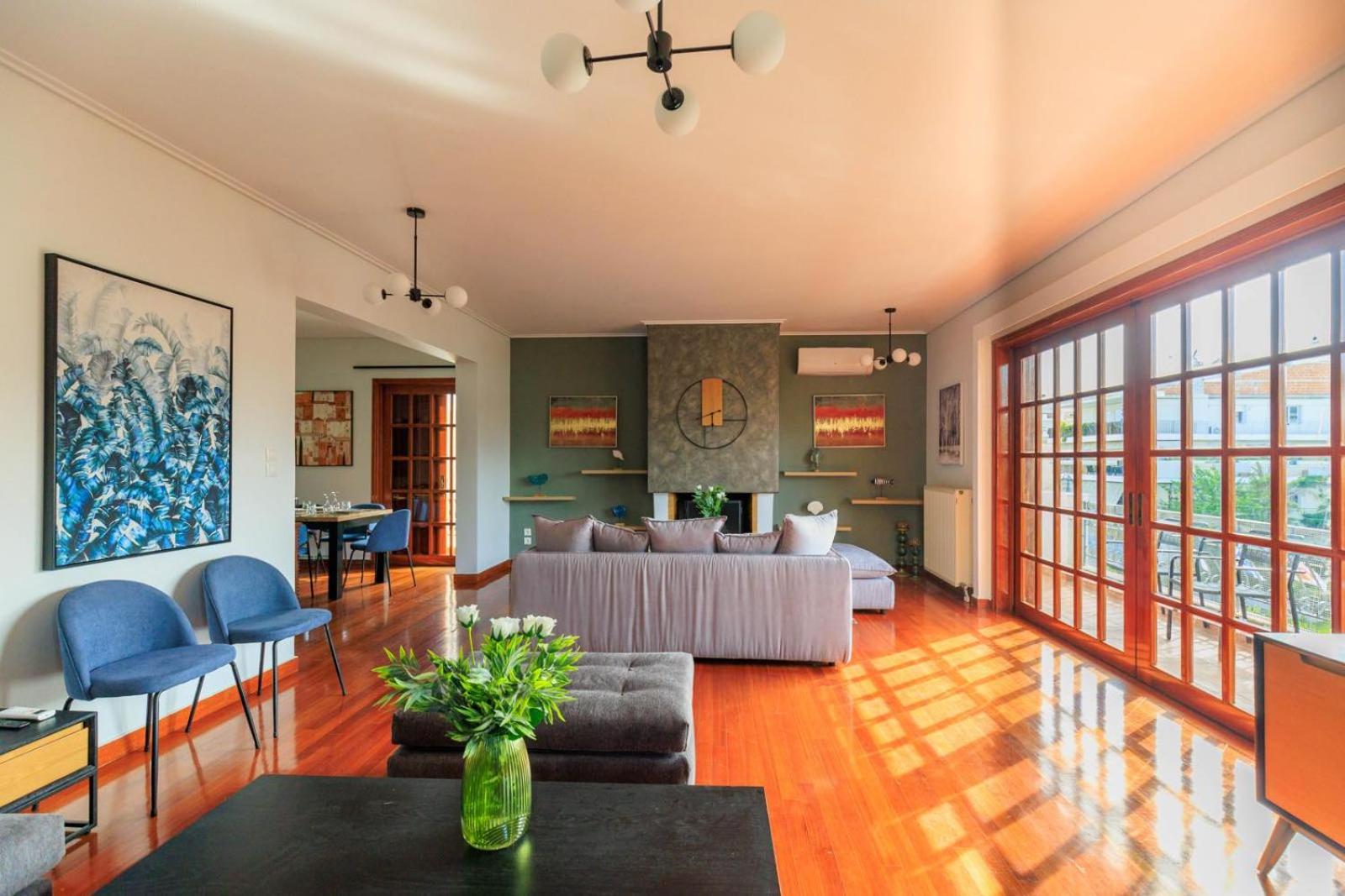Aiolos Grand super lux suite kalamaki Alimos near the sea
