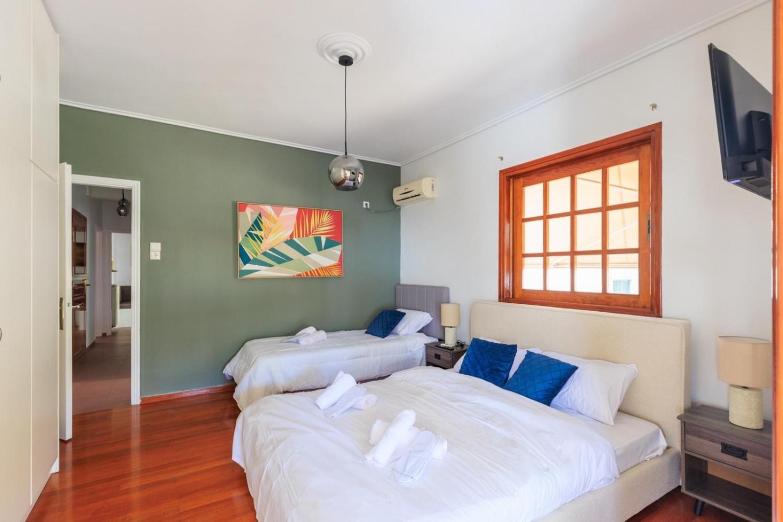 Aiolos Grand super lux suite kalamaki Alimos near the sea