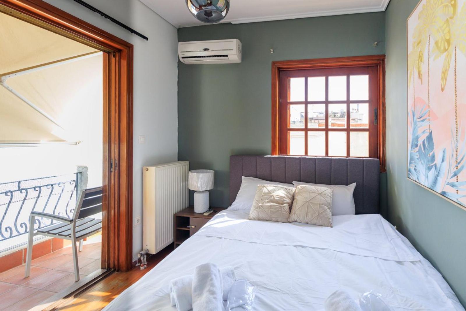 Aiolos Grand super lux suite kalamaki Alimos near the sea