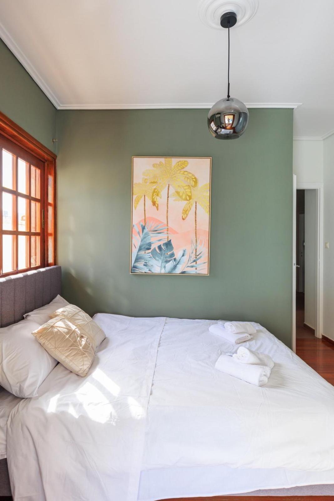 Aiolos Grand super lux suite kalamaki Alimos near the sea