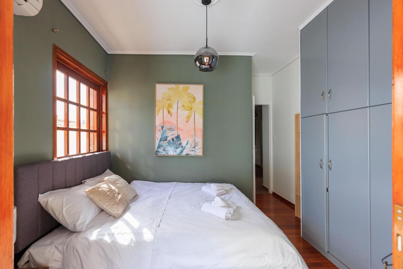 Aiolos Grand super lux suite kalamaki Alimos near the sea