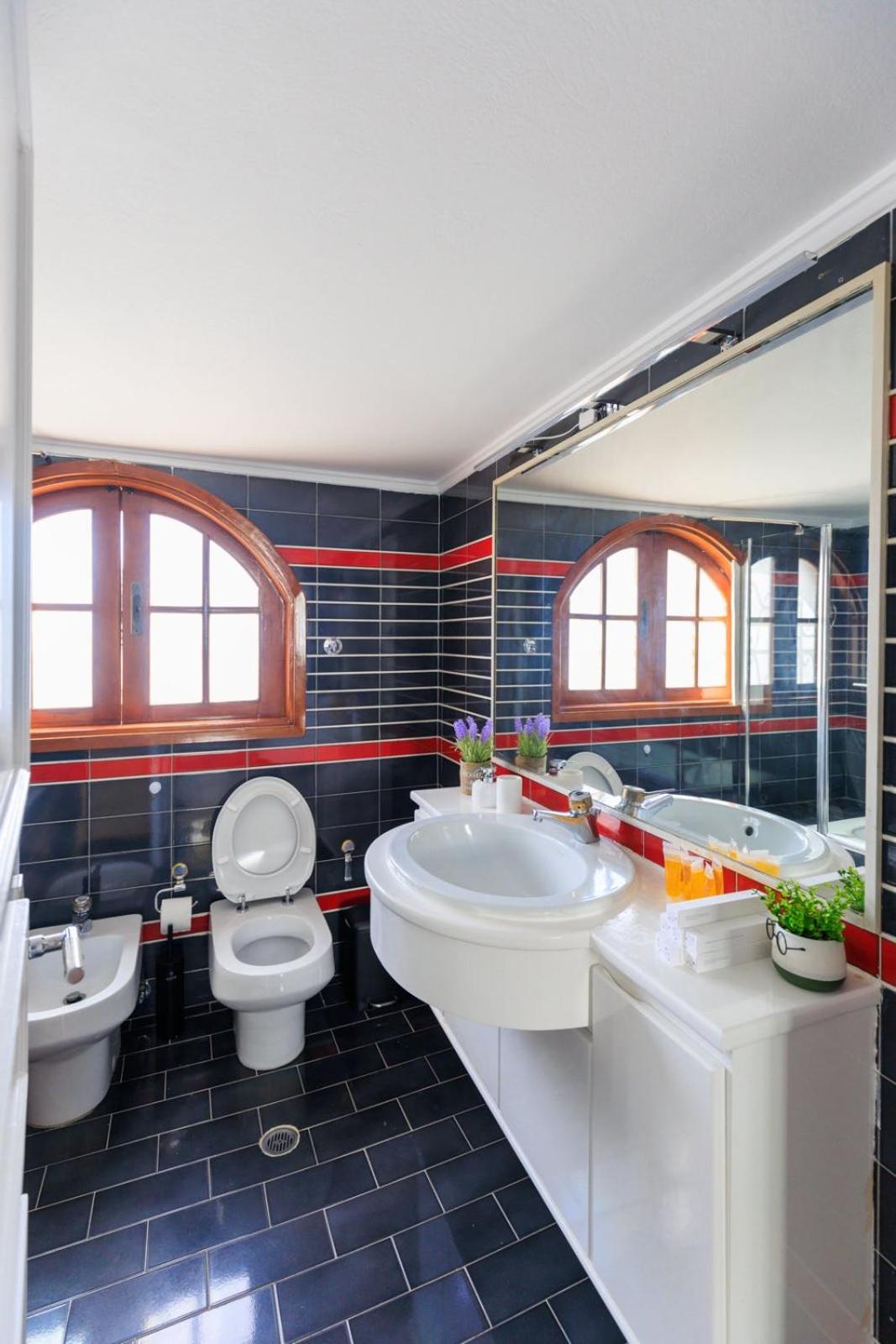 Aiolos Grand super lux suite kalamaki Alimos near the sea