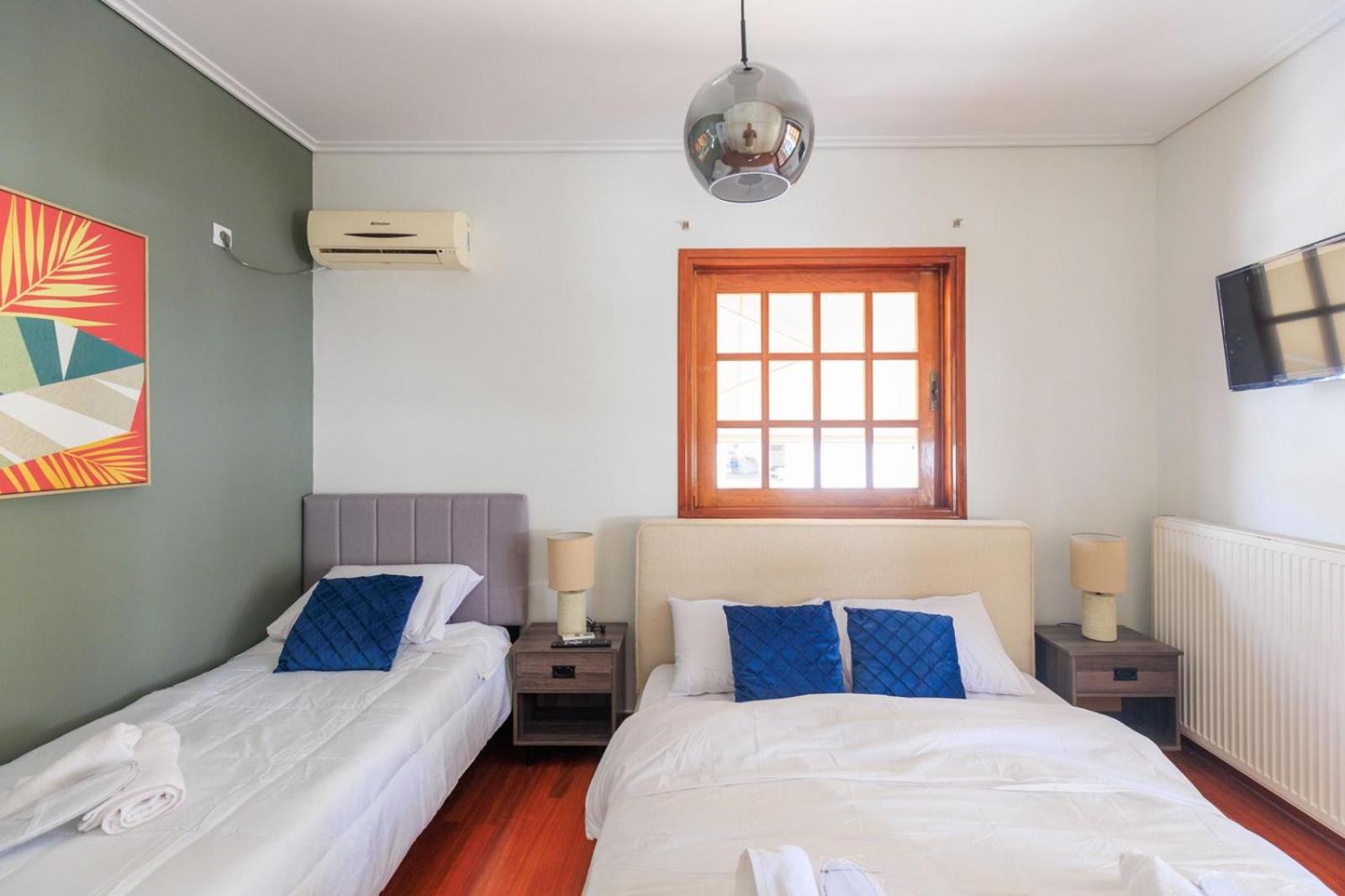 Aiolos Grand super lux suite kalamaki Alimos near the sea