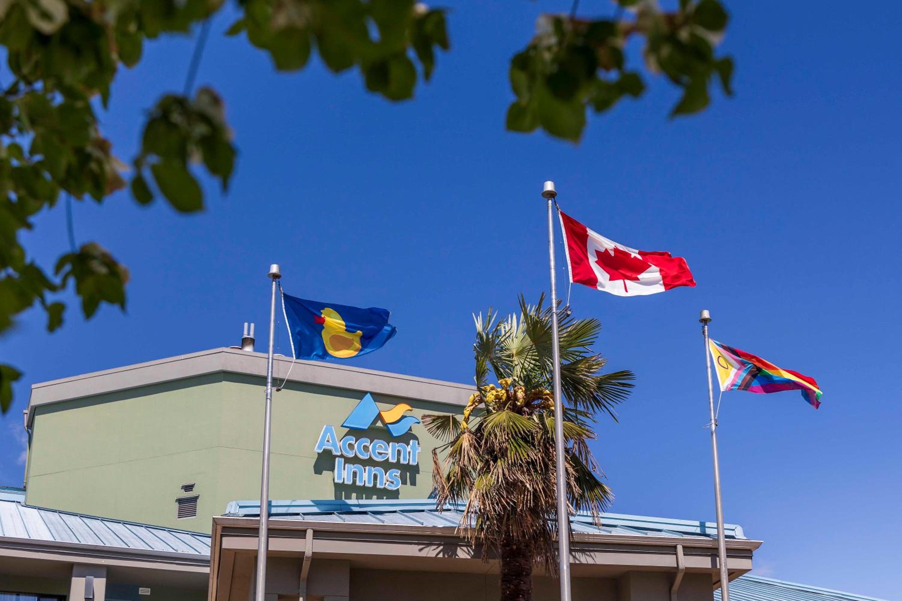 Hotel Accent Inns Burnaby - Image 1