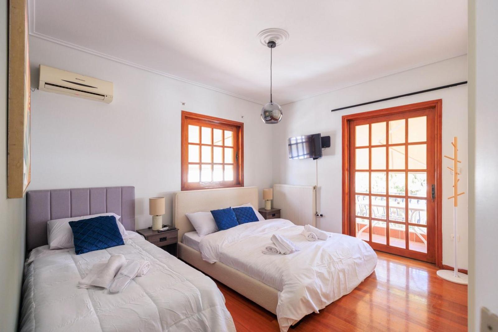 Aiolos Grand super lux suite kalamaki Alimos near the sea