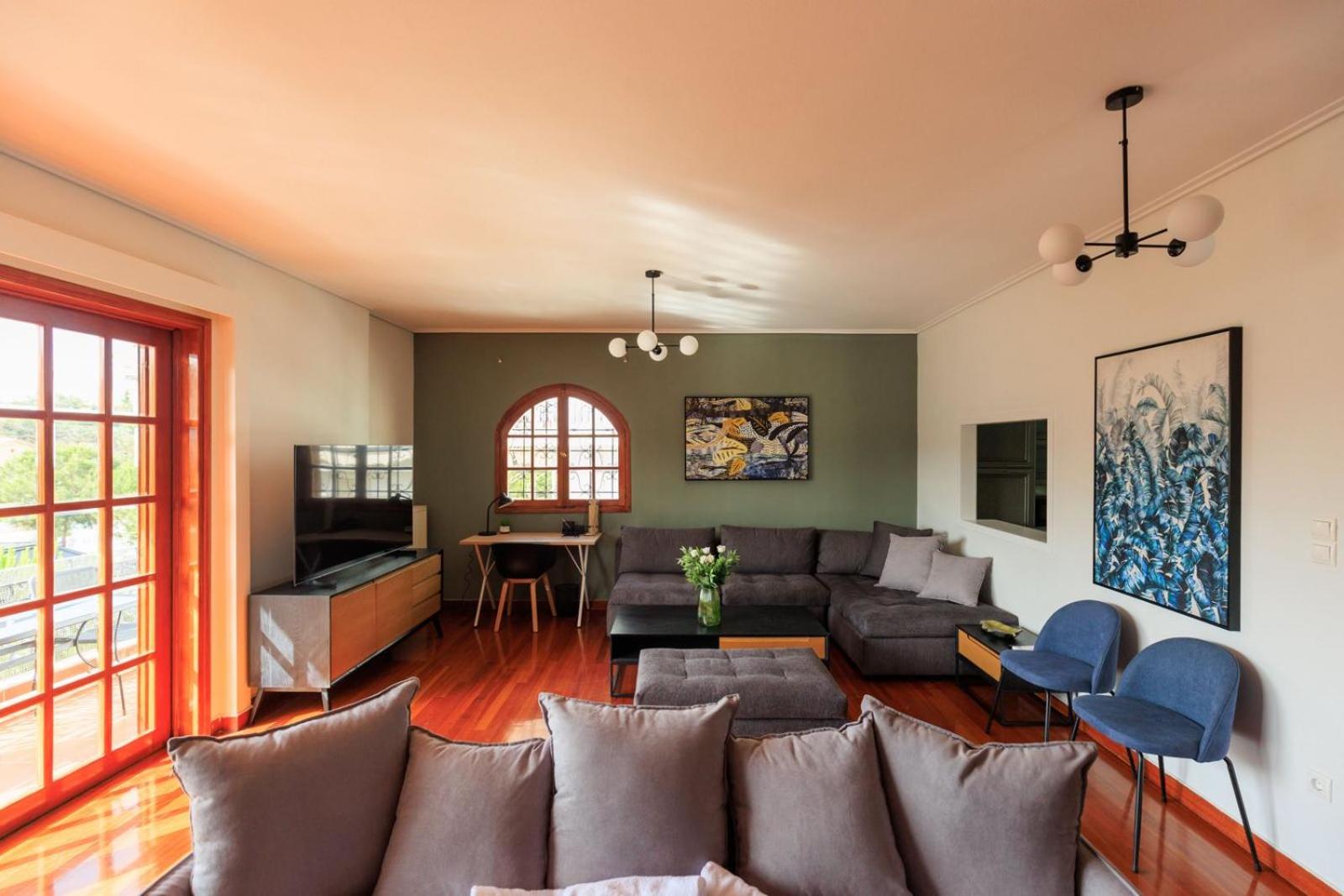 Aiolos Grand super lux suite kalamaki Alimos near the sea