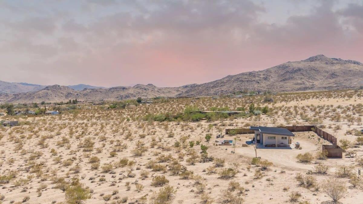 Hightail House- Heated Pool & Spa Joshua Tree view 3