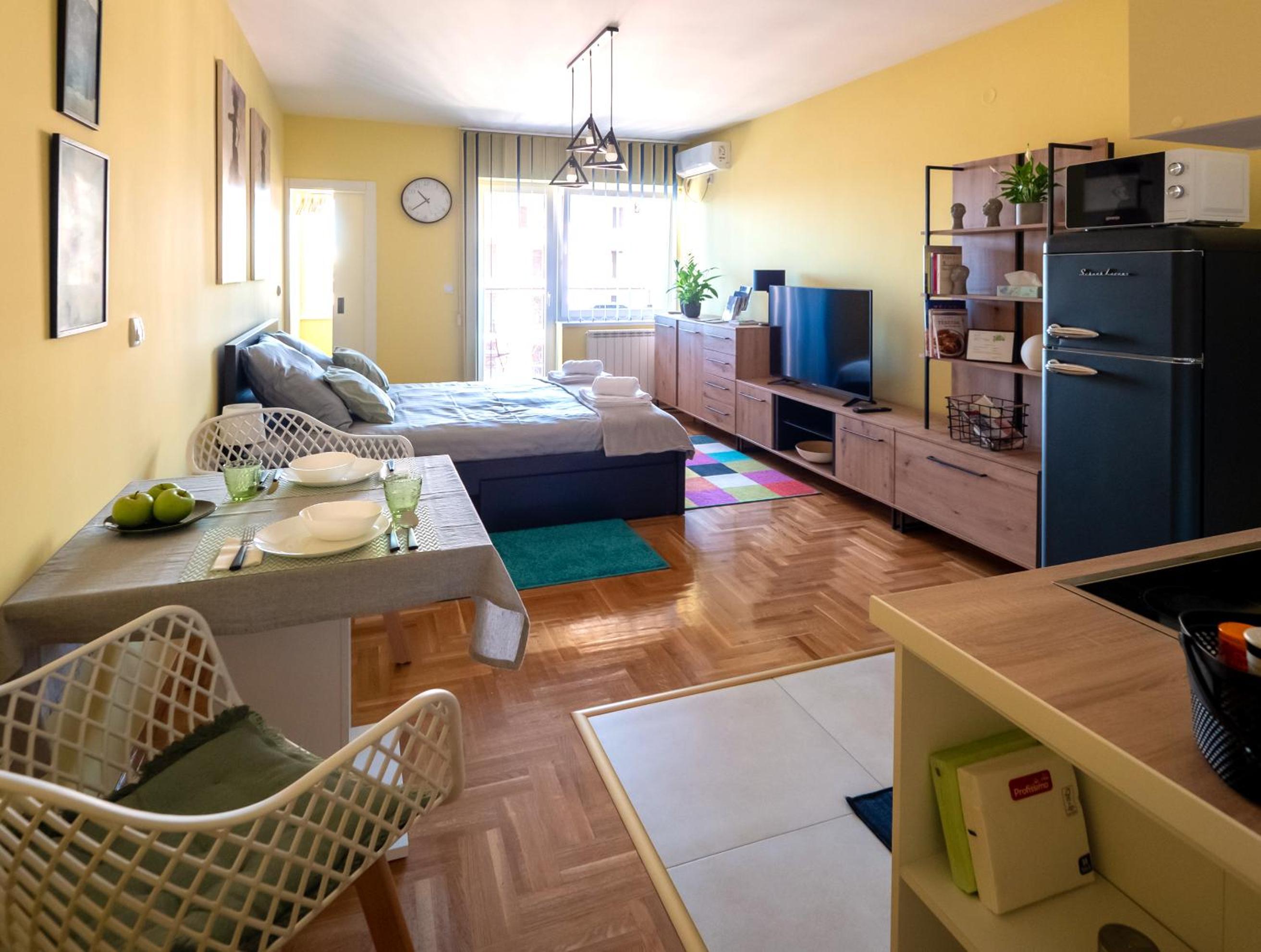 Green Apple Apartment