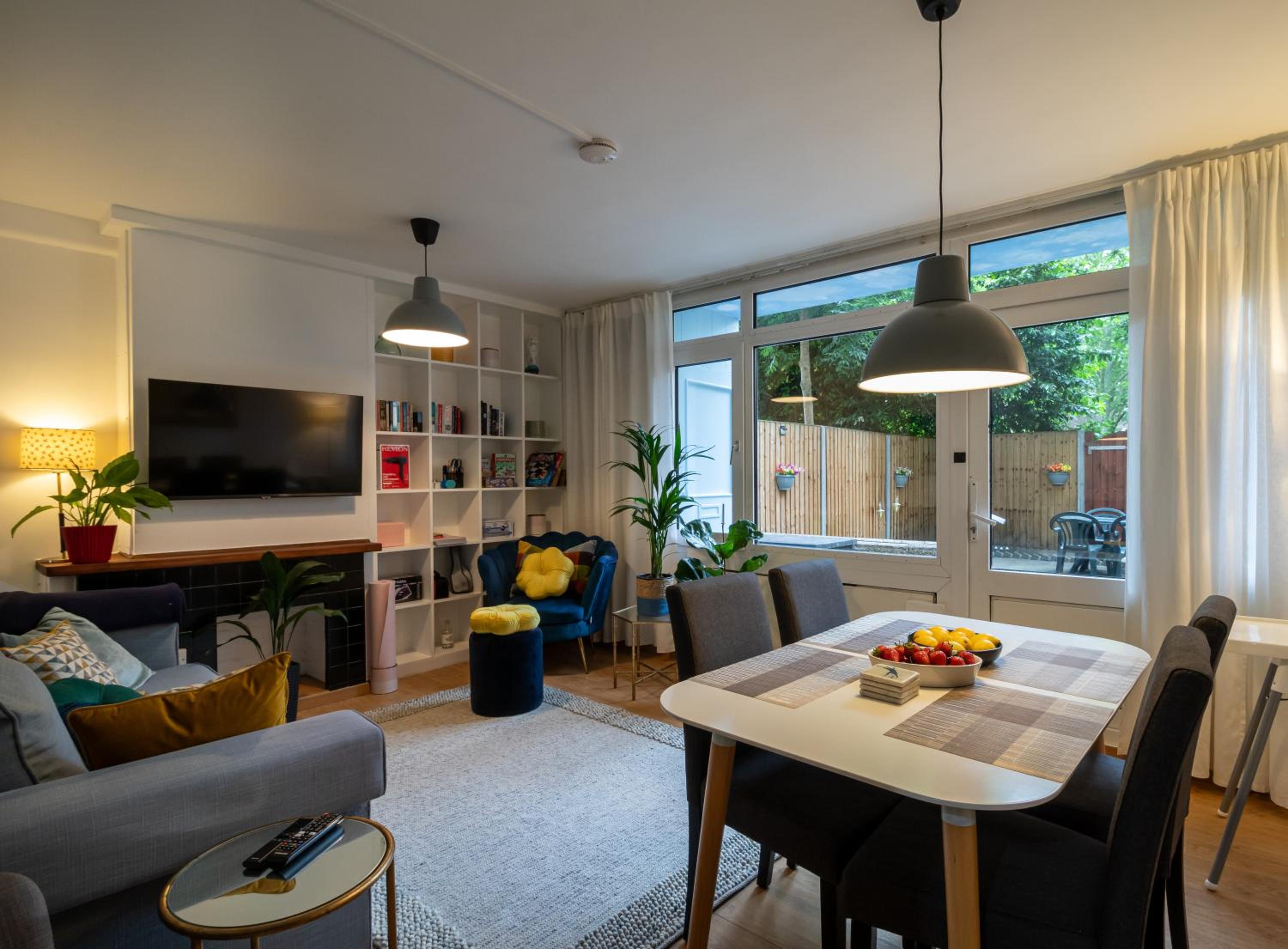 Cosy Family Retreat with Garden & Workspace