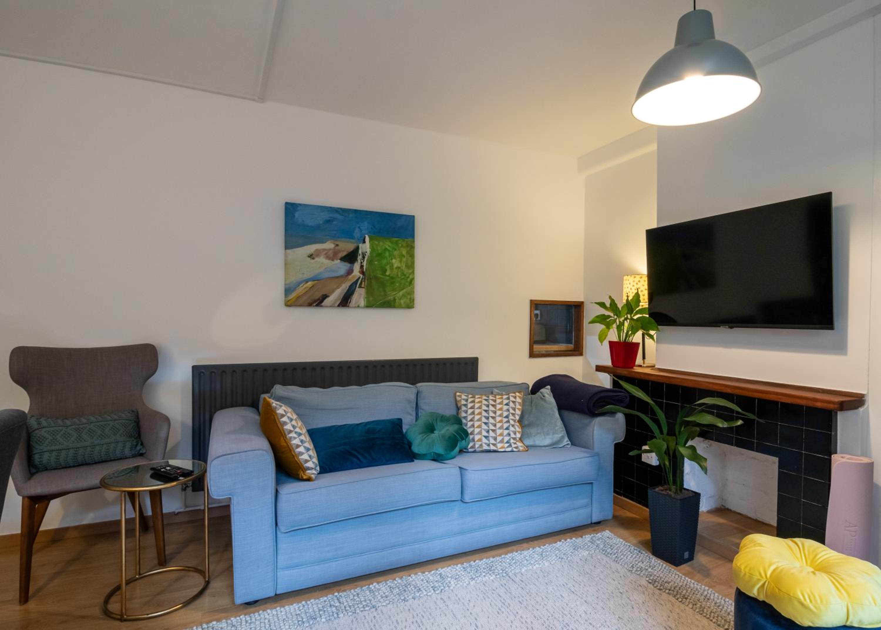 Cosy Family Retreat with Garden & Workspace