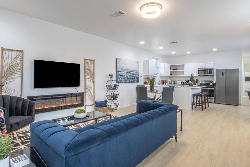 New Orleans Vacations - Luxury Blue Loft Downtown NOLA - Property Image 1