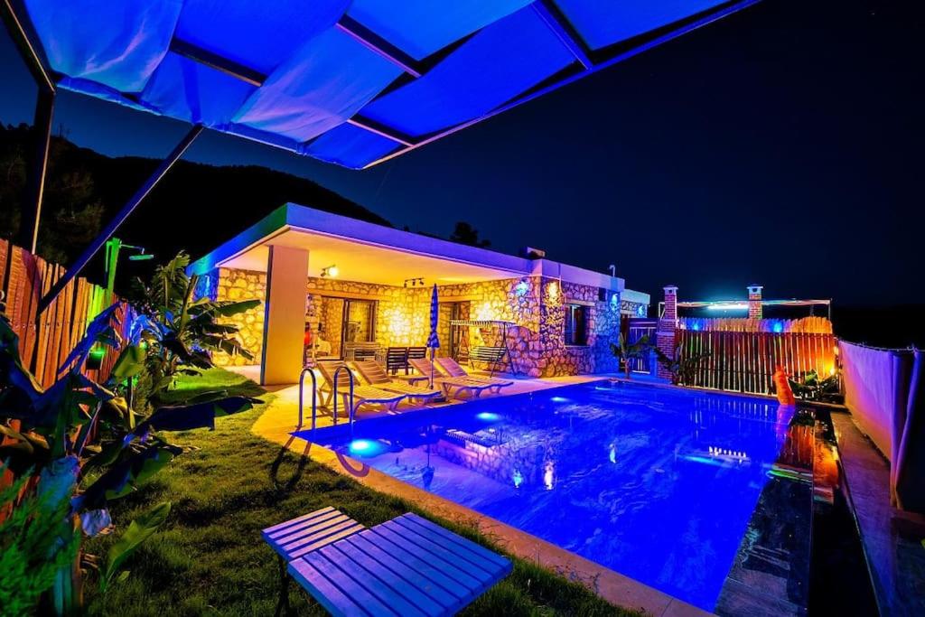 Deniz Manzaralı Taş Villa Uyku 2 view 2