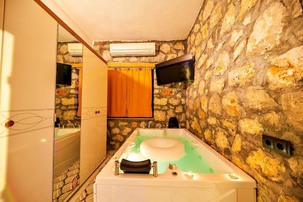 Deniz Manzaralı Taş Villa Uyku 2 view 4