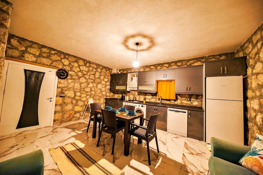 Deniz Manzaralı Taş Villa Uyku 2 view 5