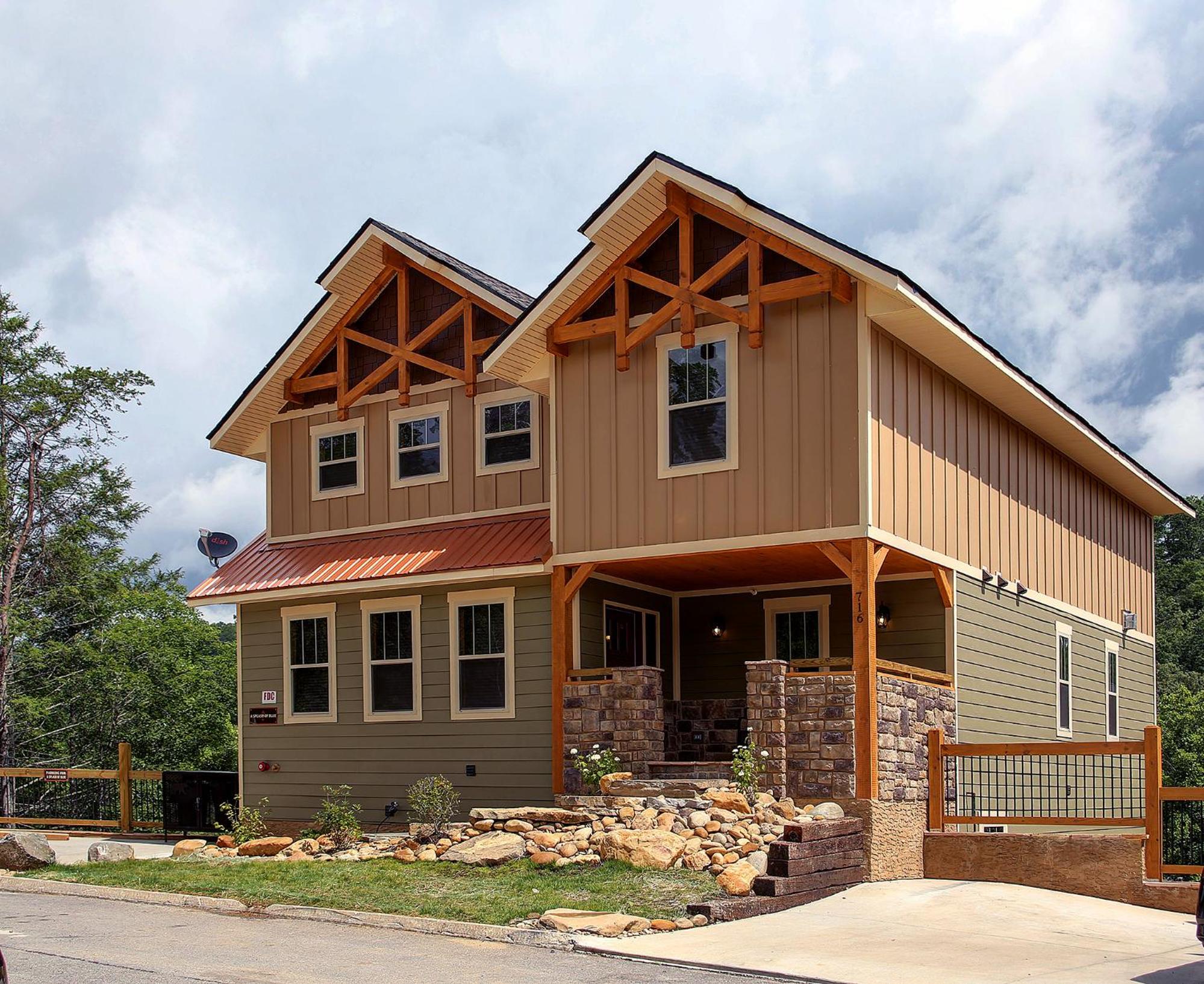 Hotel A Splash of Blue - Image 1