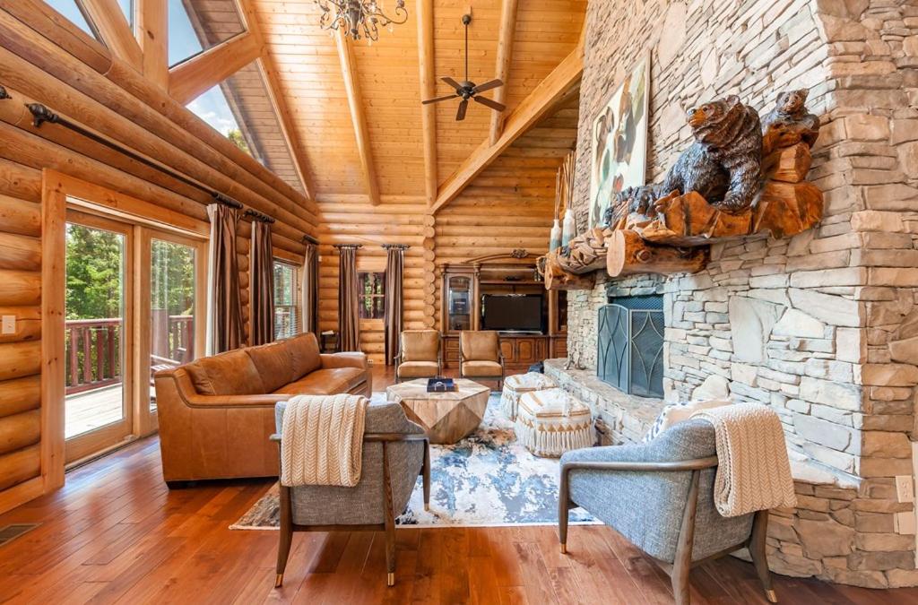 Legend Crest Lodge by Eden Crest