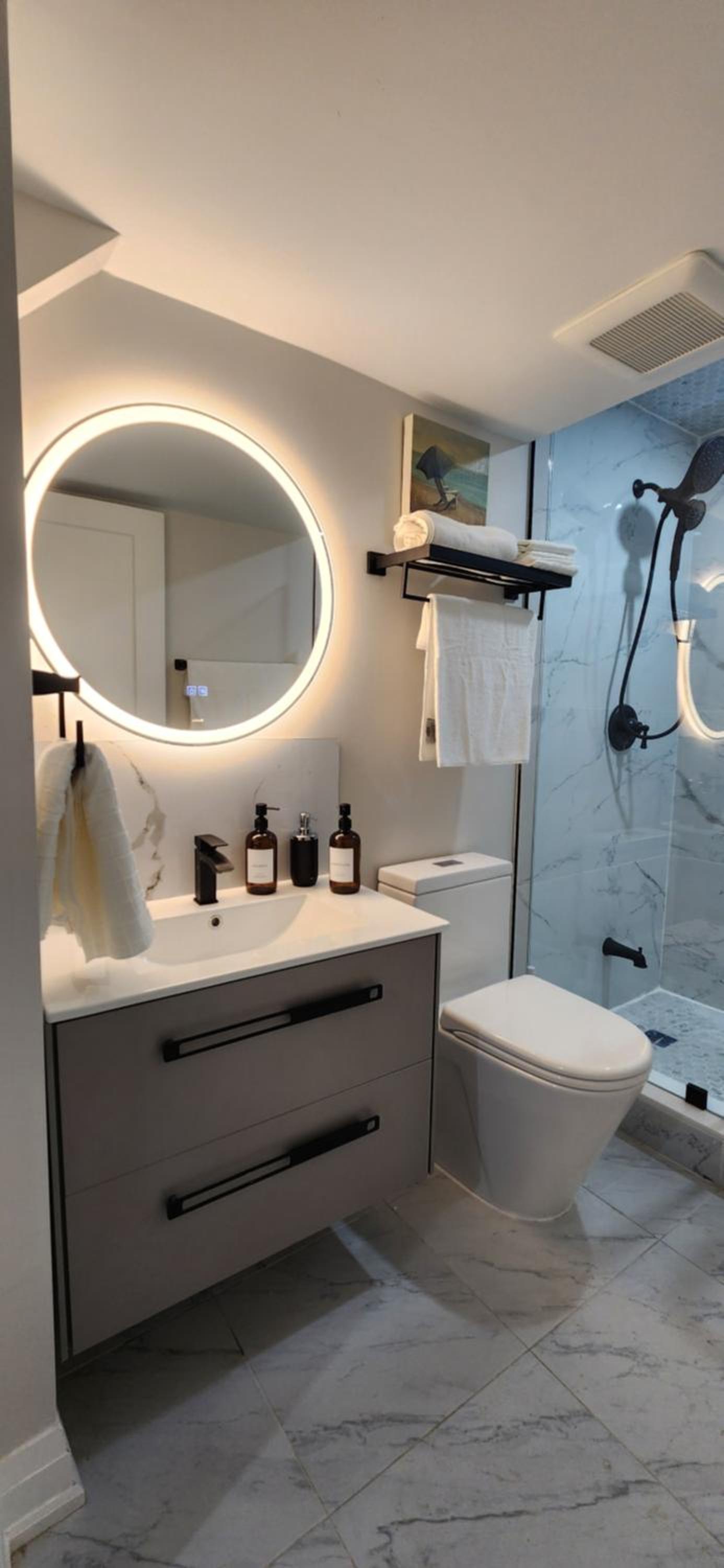 Kitchener Vacations - Cozy 2 Bedroom Home with Private Side Entrance  Self Check-in Kitchener - Property Image 40