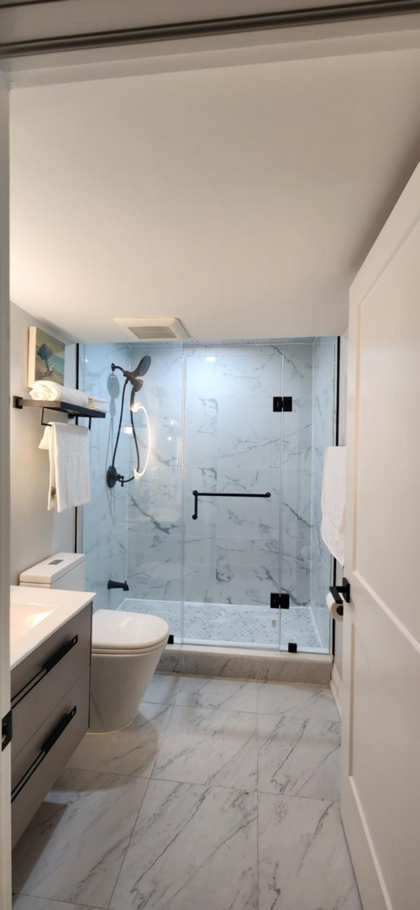 Kitchener Vacations - Cozy 2 Bedroom Home with Private Side Entrance  Self Check-in Kitchener - Property Image 20