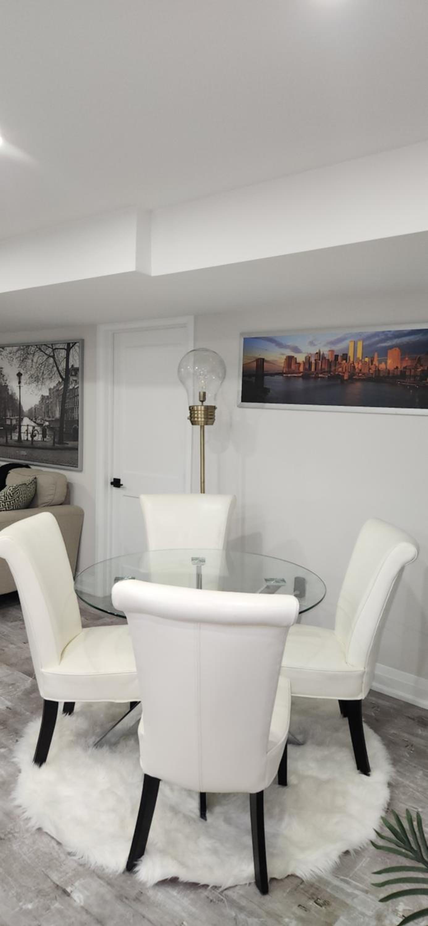 Kitchener Vacations - Cozy 2 Bedroom Home with Private Side Entrance  Self Check-in Kitchener - Property Image 2