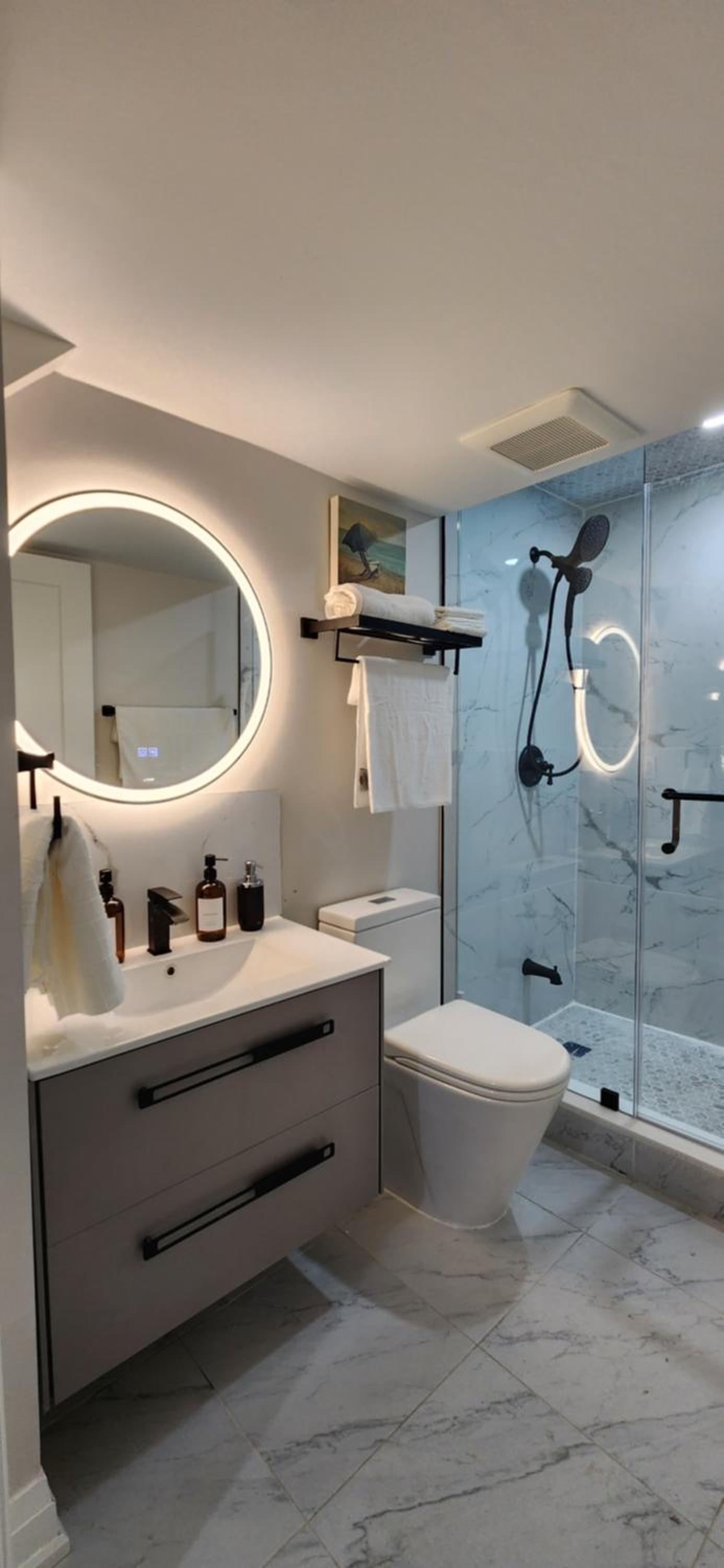 Kitchener Vacations - Cozy 2 Bedroom Home with Private Side Entrance  Self Check-in Kitchener - Property Image 5