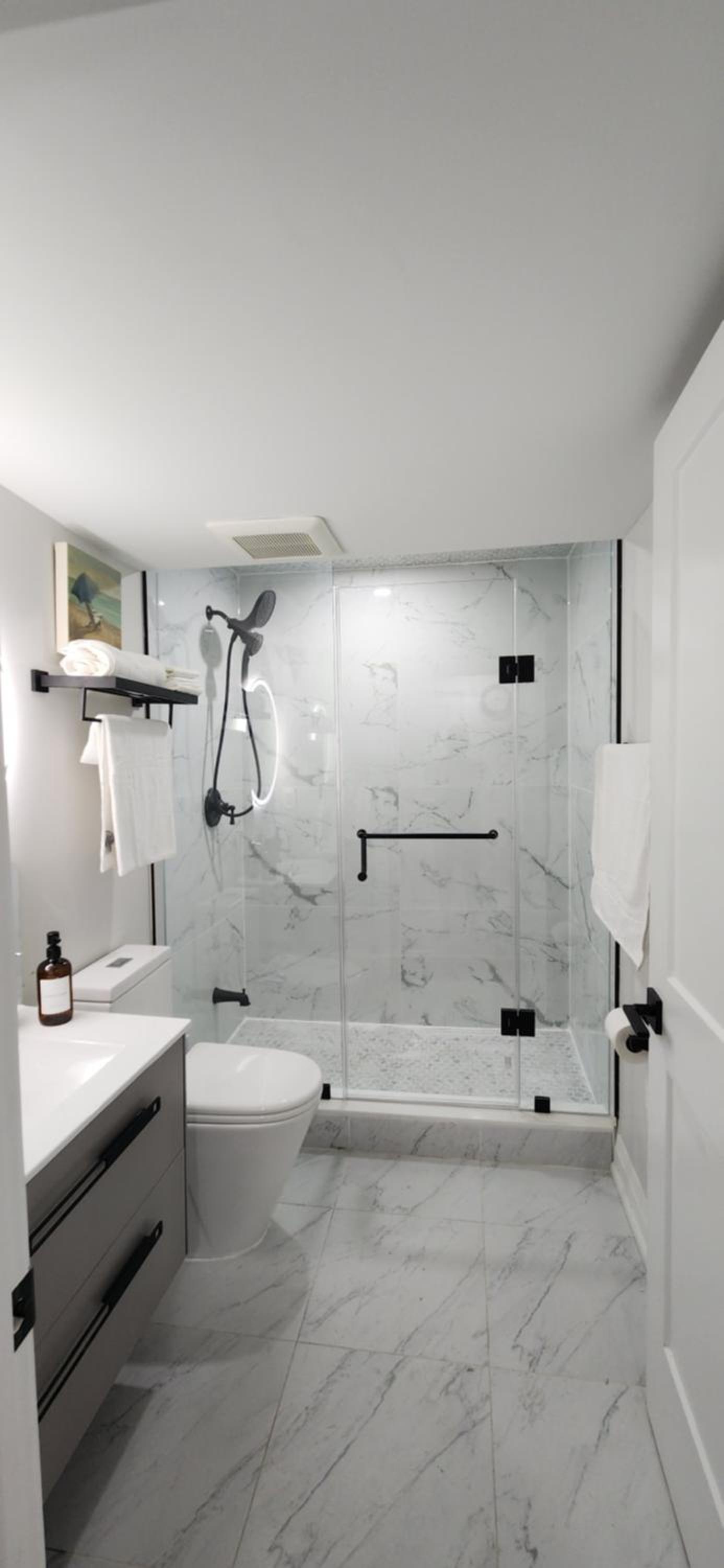 Kitchener Vacations - Cozy 2 Bedroom Home with Private Side Entrance  Self Check-in Kitchener - Property Image 8