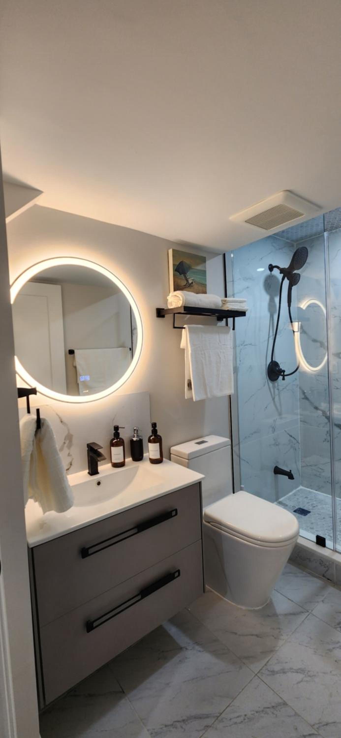 Kitchener Vacations - Cozy 2 Bedroom Home with Private Side Entrance  Self Check-in Kitchener - Property Image 10