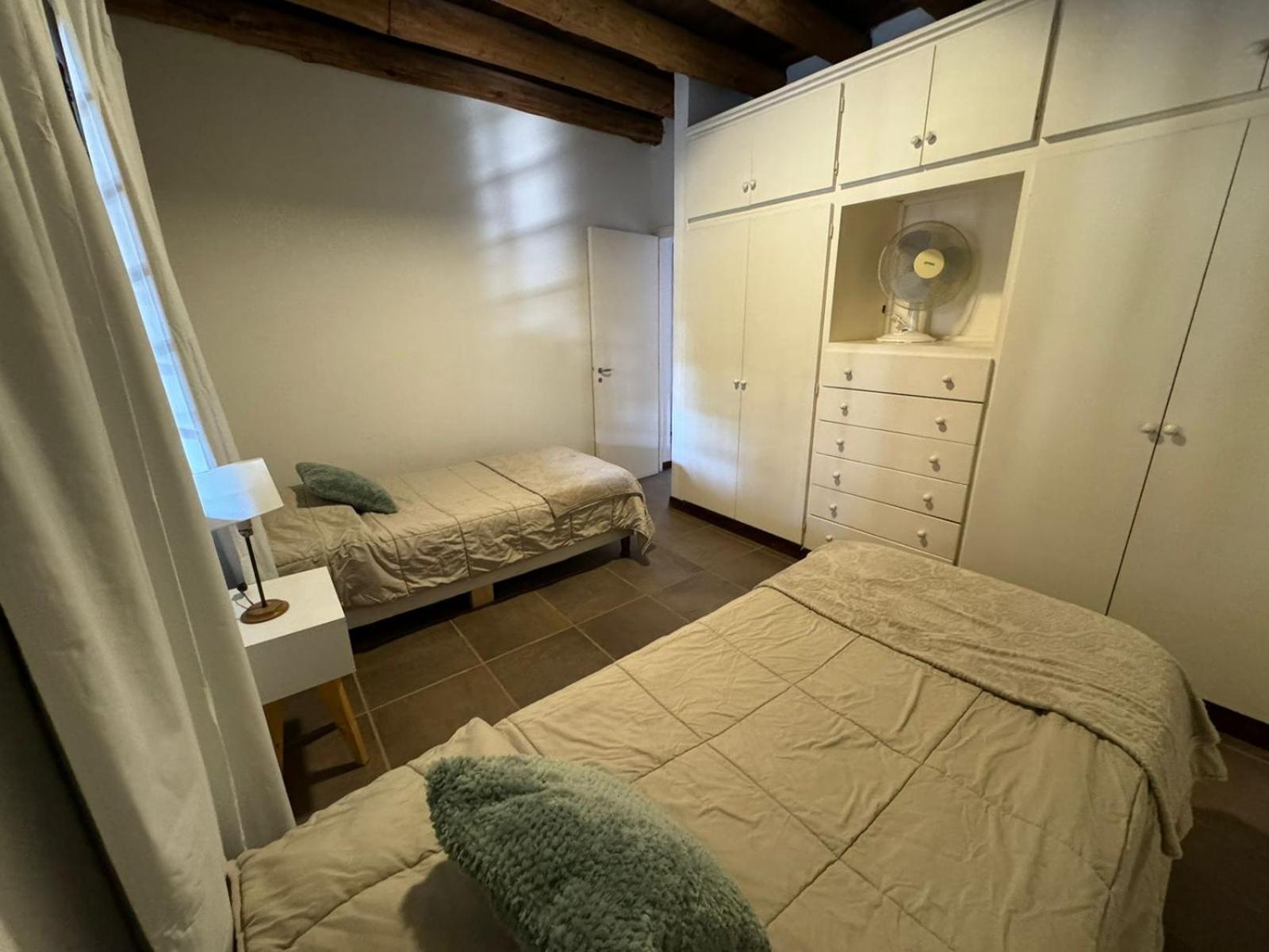 Casa en callejón privado en Chacras de Coria con bicicleta