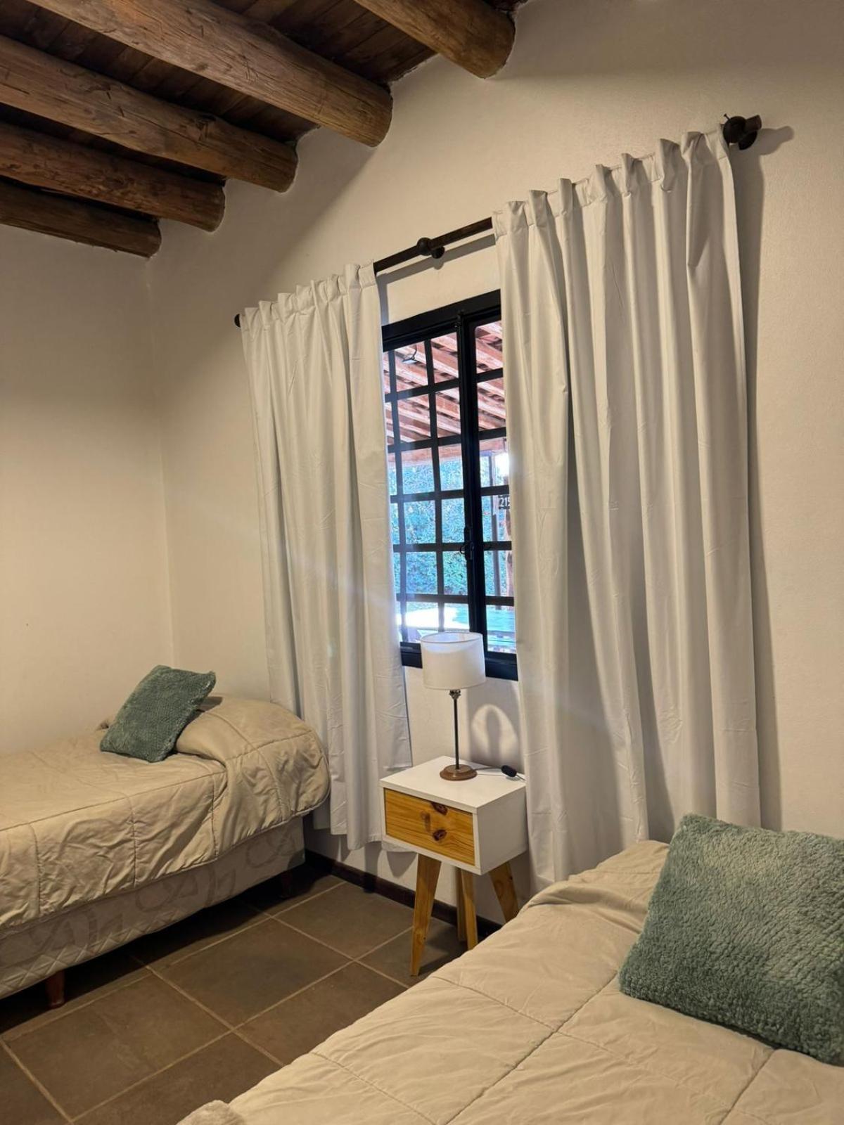 Casa en callejón privado en Chacras de Coria con bicicleta