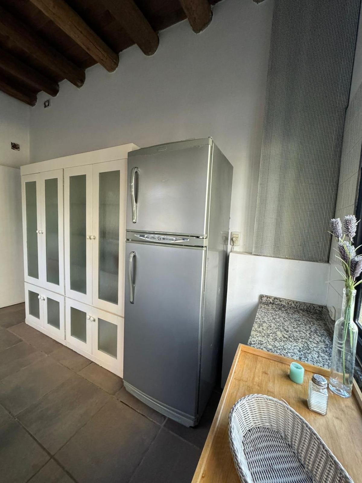 Casa en callejón privado en Chacras de Coria con bicicleta