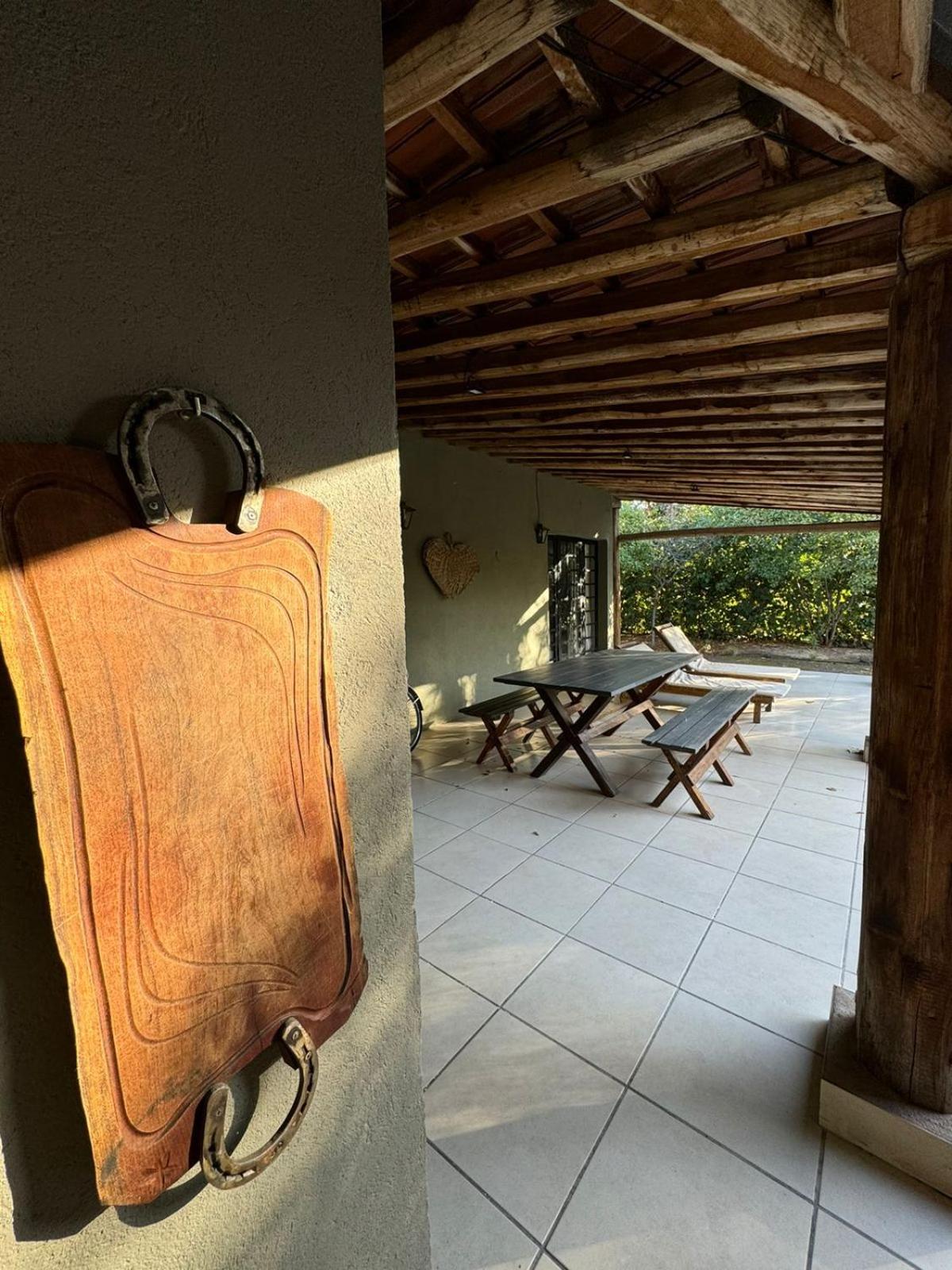Casa en callejón privado en Chacras de Coria con bicicleta