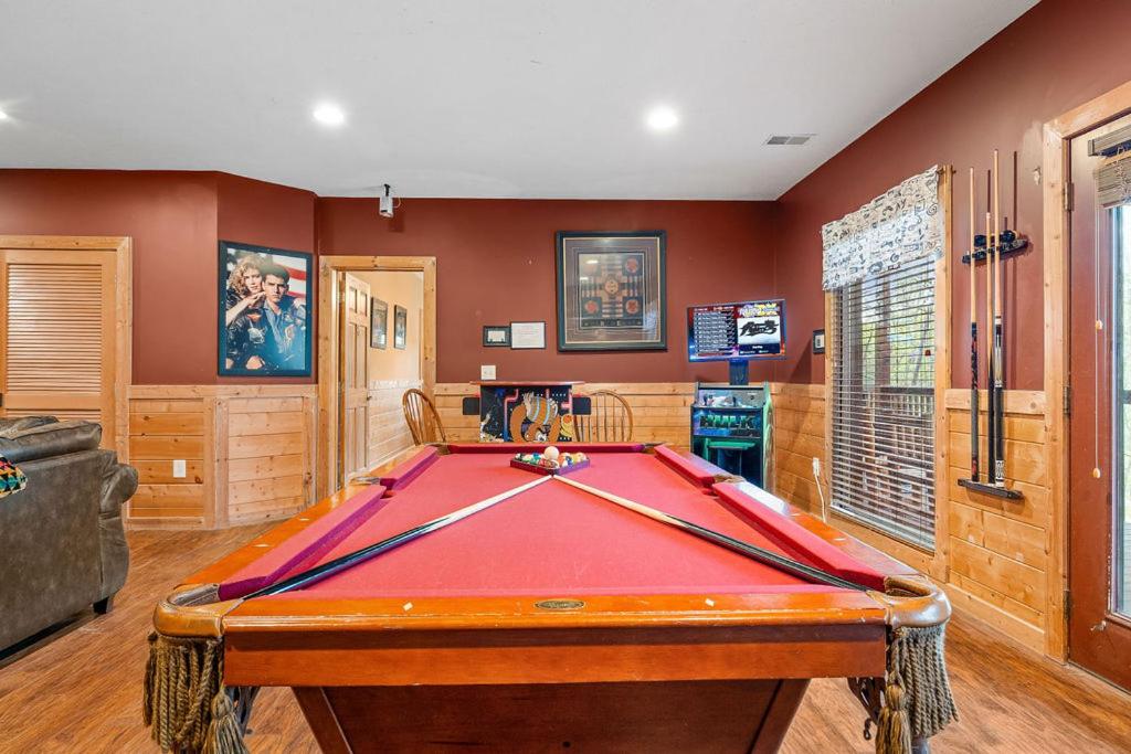 Hickory Hollow Lodge by Eden Crest view 5