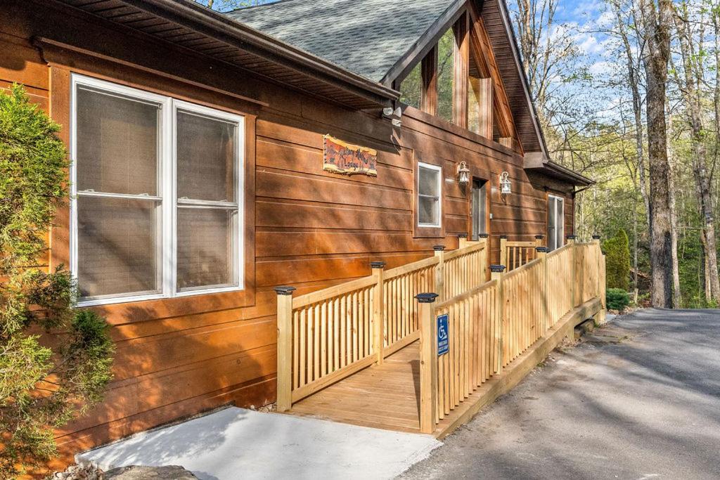 Hickory Hollow Lodge by Eden Crest view 3