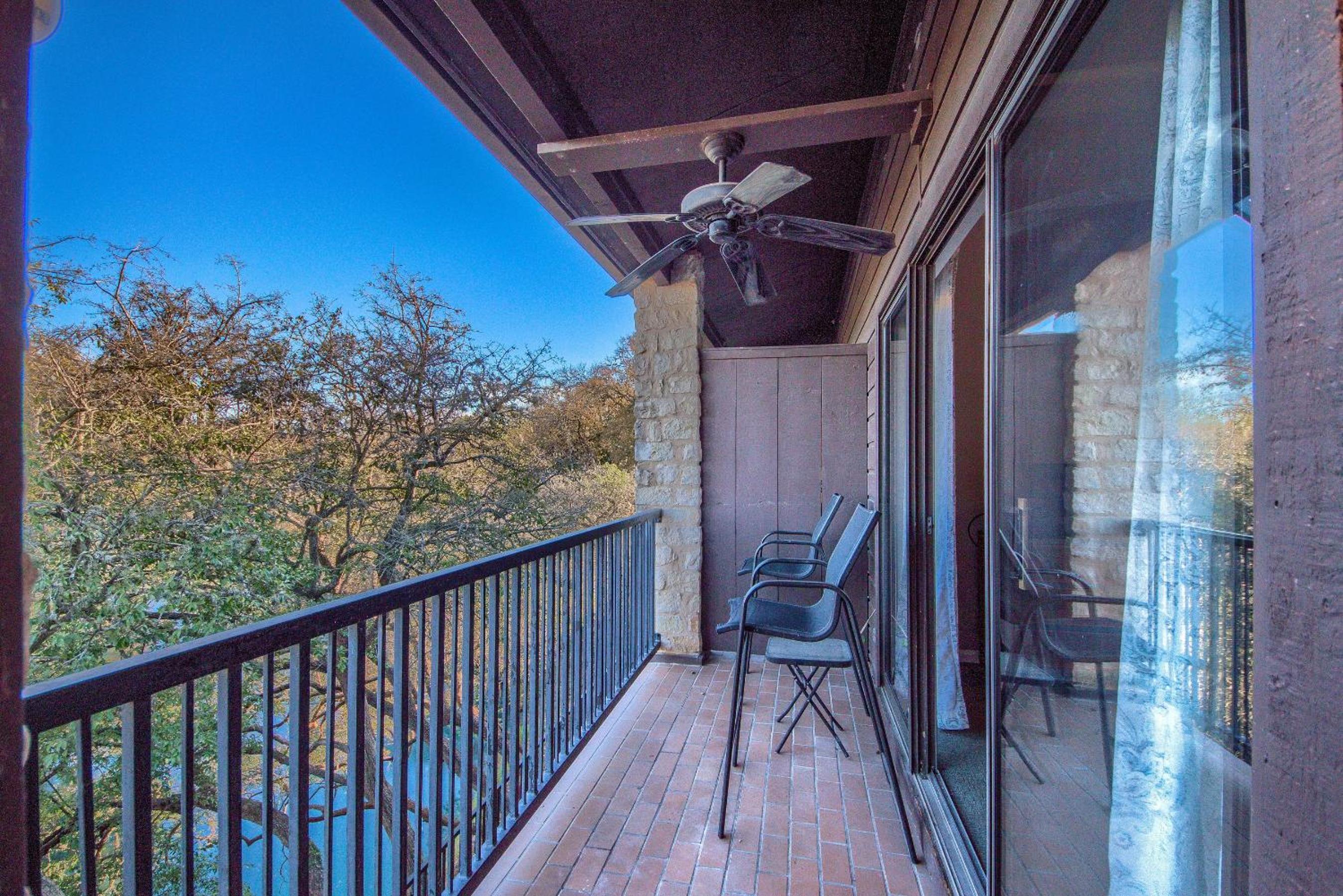 Hotel The Float Inn 3 CW B209 - Image 1