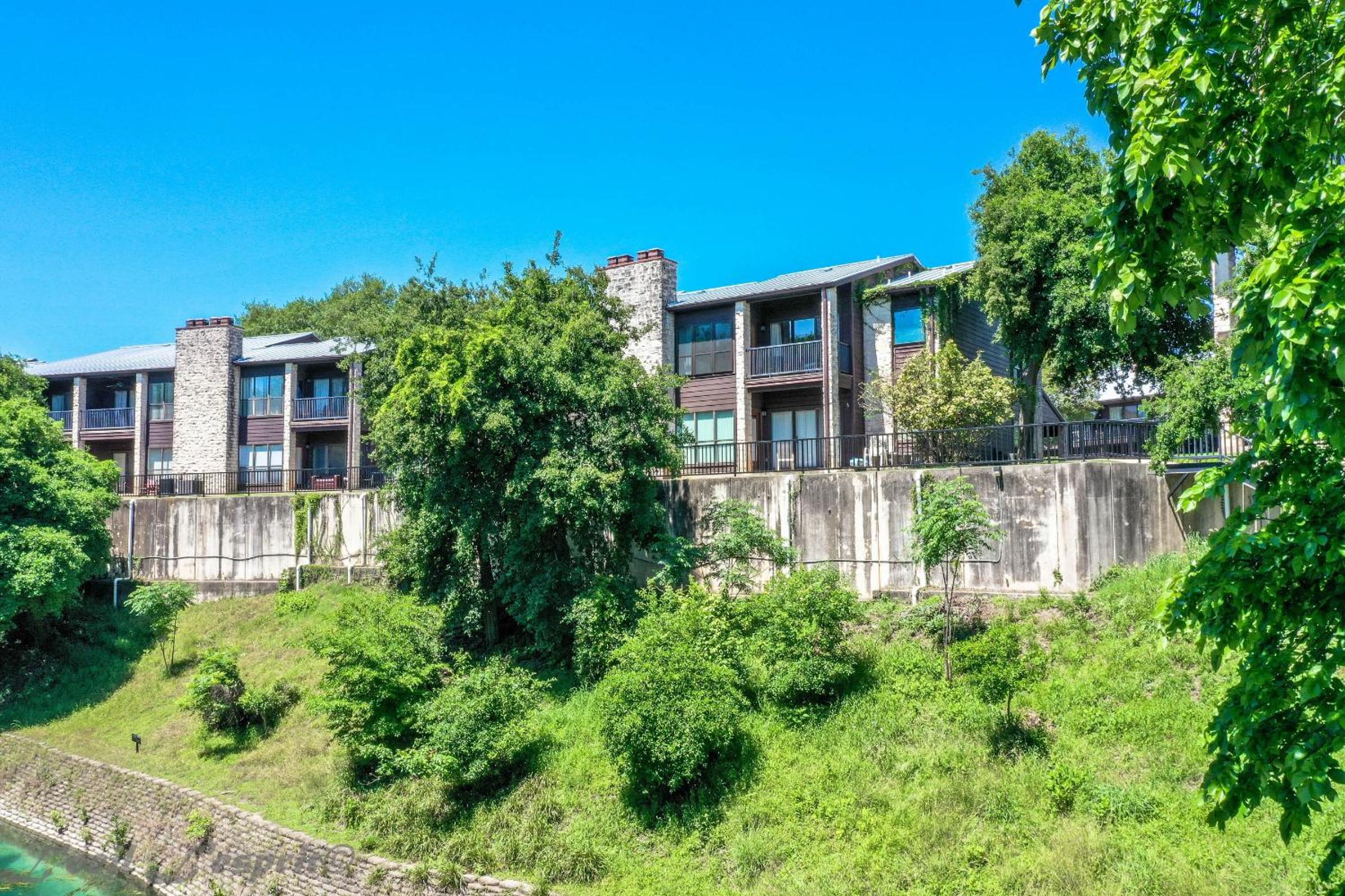 CW C102 The Iron Cactus Condo on the Comal view 5