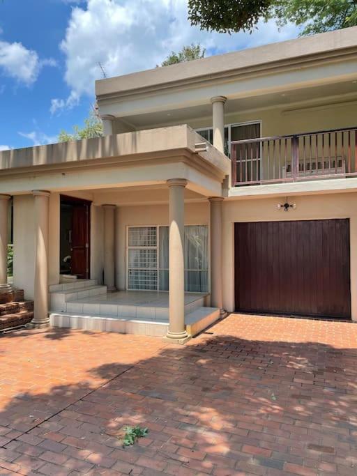 Hotel Red Cascade - Luxury 4 Bedrooms -solar And Aircons