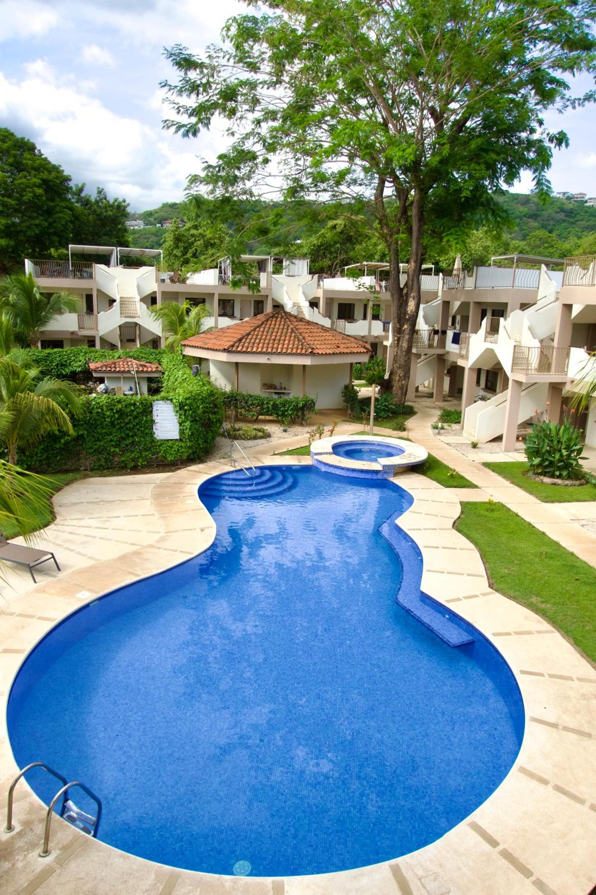 Charming condo with a rooftop, across beach