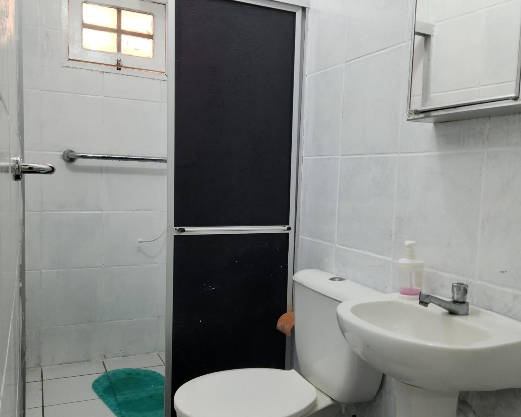 GRA325 | Spacious Retreat with Pool and Barbecue.