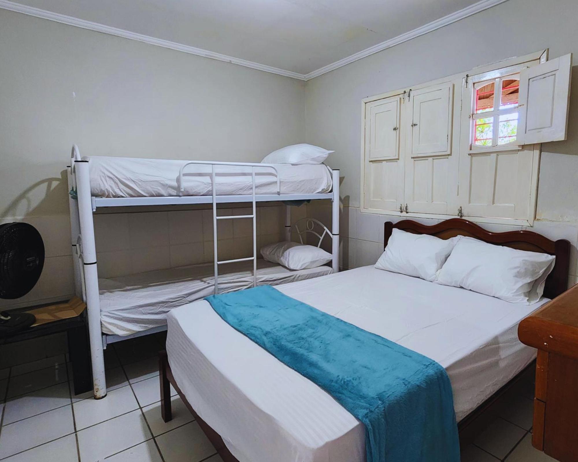 GRA325 | Spacious Retreat with Pool and Barbecue.