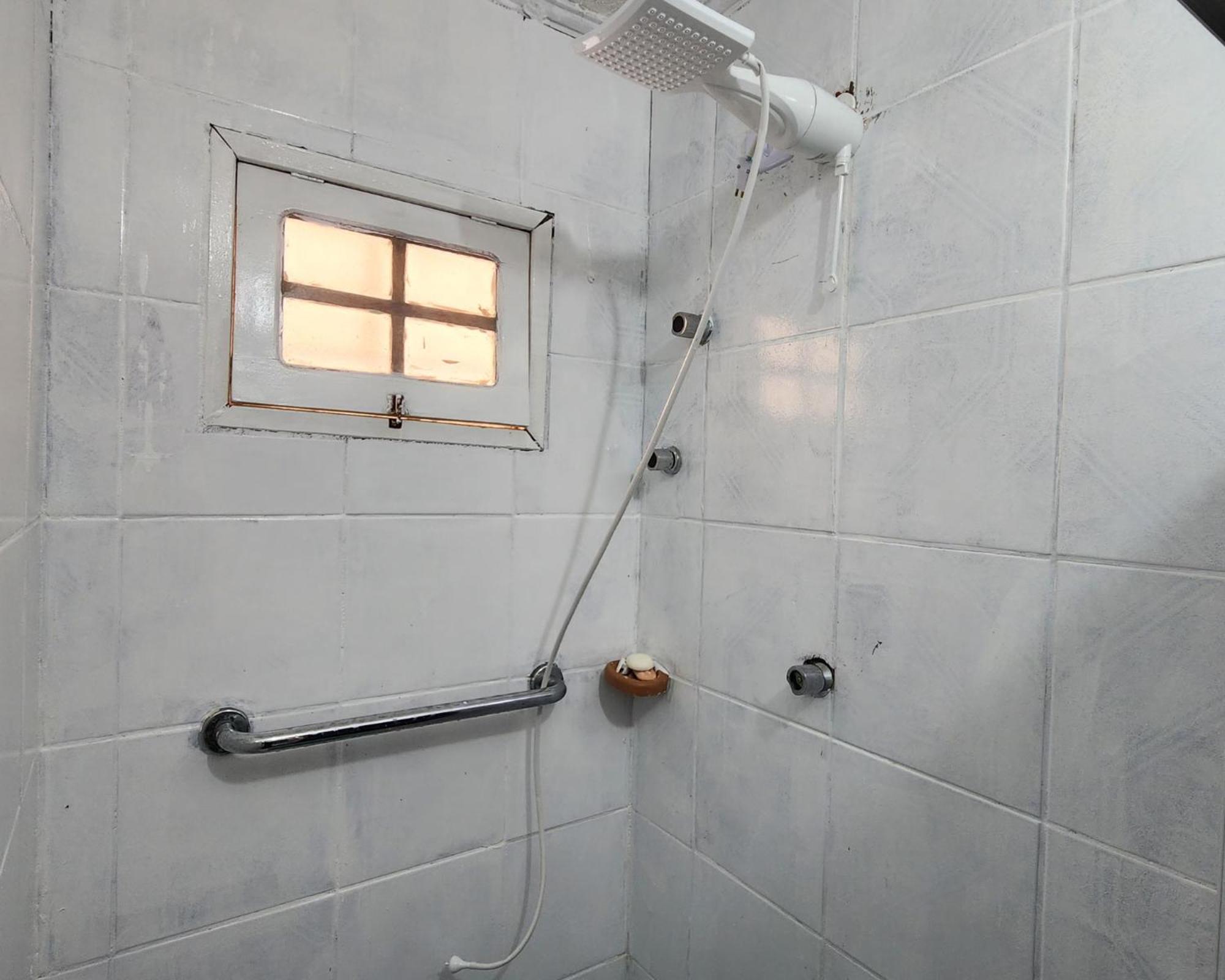 GRA325 | Spacious Retreat with Pool and Barbecue.